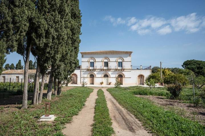 Villa voor 6 personen, with Balkon and Terras as well as Tuin and Zwembad in Vittoria