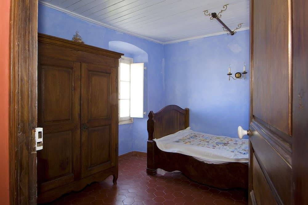 Großes Haus aus dem 16. Jahrhundert in Nonza (klassifiziertes Dorf) im korsischen Kap in Nonza, Cap Corse