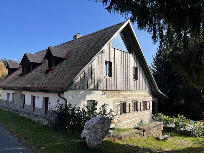 Ferienhaus für 18 Personen, mit Garten und Balkon in Tanvald