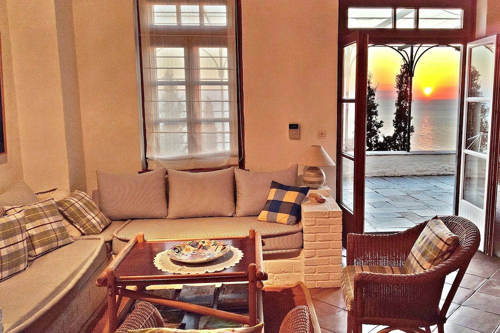 \"Villa Nina\" liegt oberhalb des Sandstrandes von Armenopetra in Sporaden