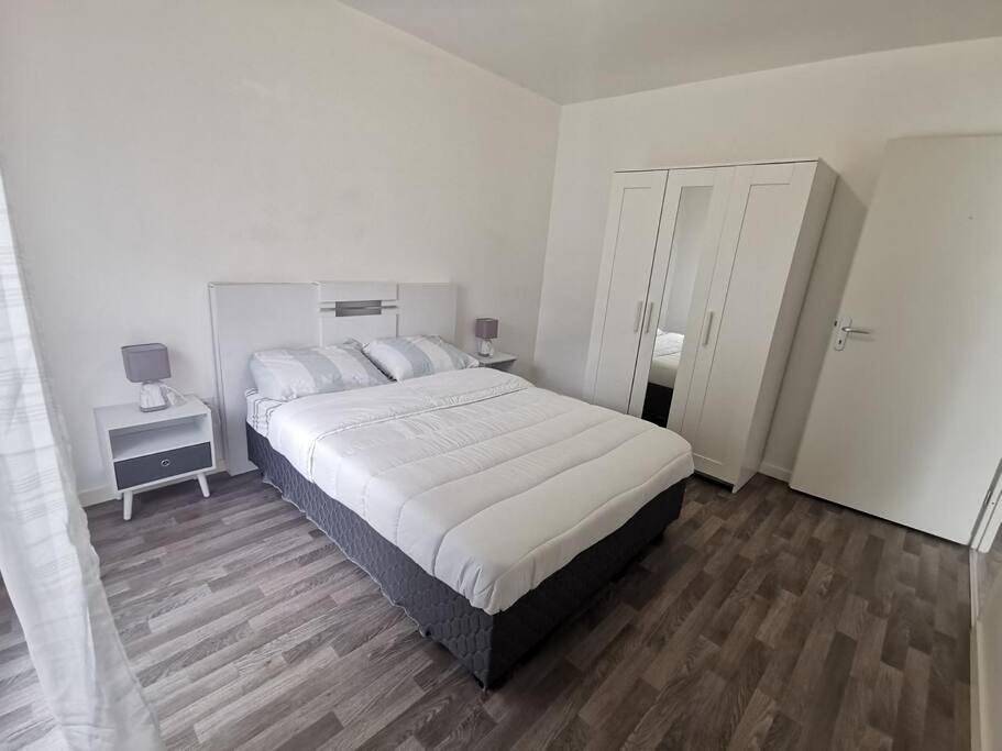 Appartement entier, One-Bedroom Apartment in Cergy, Val-d'Oise