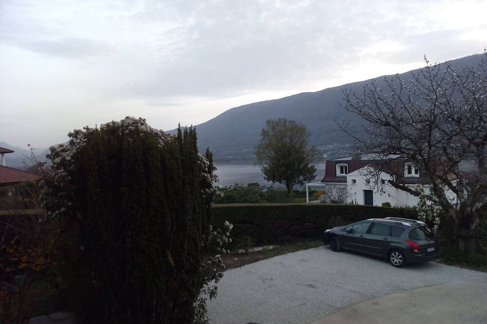 Appartement entier, Appartement T2\"Ô Lac\",4 personnes,3* accès direct à la plage in Tresserve, Région de Chambéry