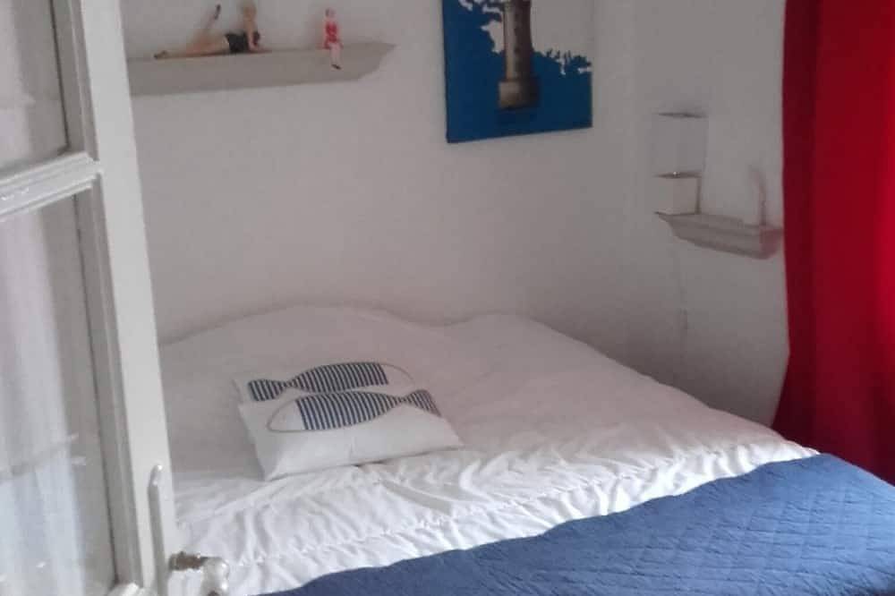 Bretagne. Maison de Capitaine. plage à pied. in Pordic, Côte de Goëlo