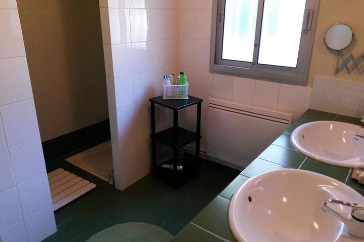 Villa con piscina, situado en el corazón de la zona de matorral catalán. in Millas, Costa mediterránea (Francia)