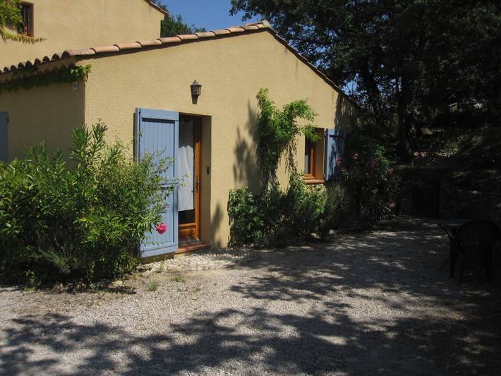 Gîte pour 2 personnes, avec jardin et piscine dans les Alpes-de-Haute-Provence - 2