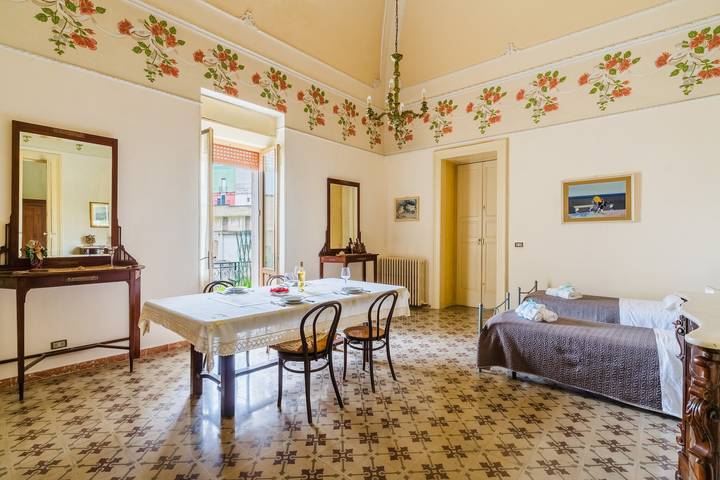 Hel lejlighed, Apartment 'Residenza Antica Distilleria' with Private Terrace, Wi-Fi and Air Conditioning in Matino, Taranto-bugten