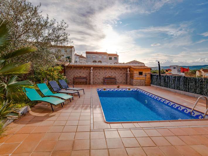 Location de vacances pour 7 personnes, avec jardin ainsi que terrasse et piscine à El Vendrell - 2