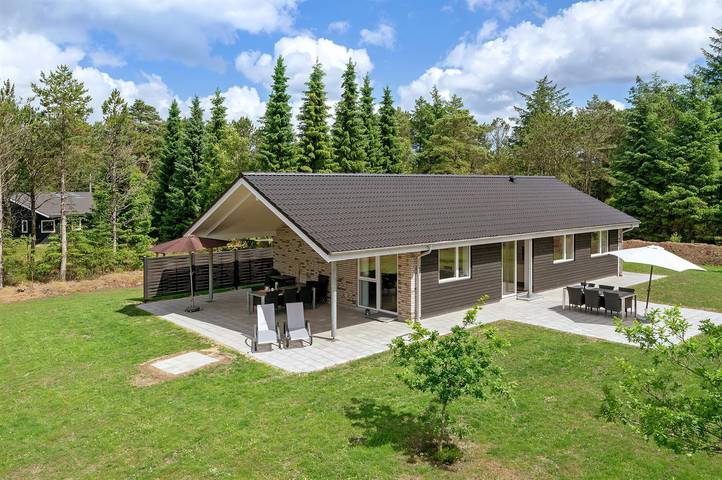 Feriehus for 6 personer, med terrasse i Jerup