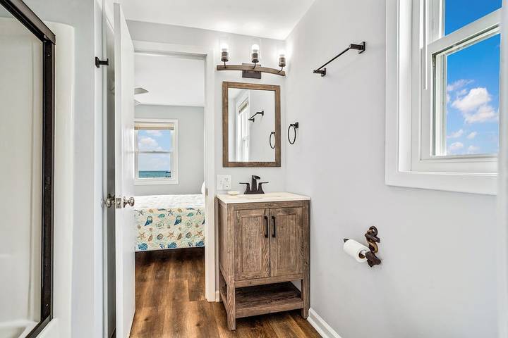 Vacation house for 22 people, with balcony in Holden Beach