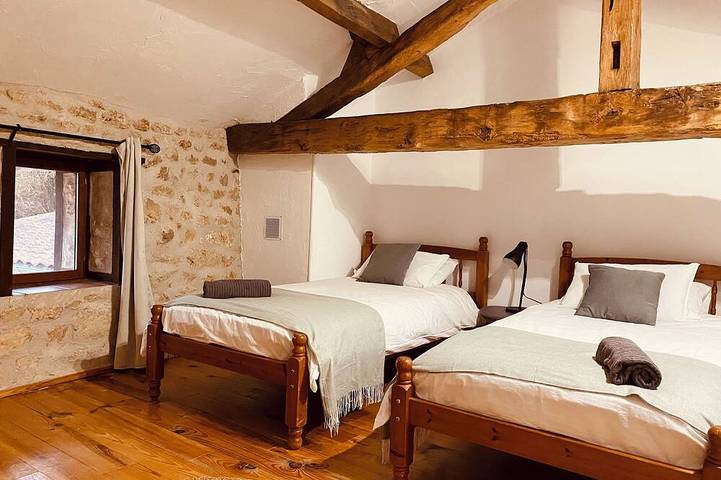 Gîte pour 5 personnes, avec terrasse ainsi que jardin et piscine, animaux acceptés à Champagne-et-Fontaine - 3