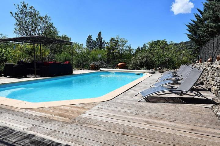 Location de vacances pour 14 personnes, avec jacuzzi ainsi que jardin et piscine à Saint-Remèze - 3