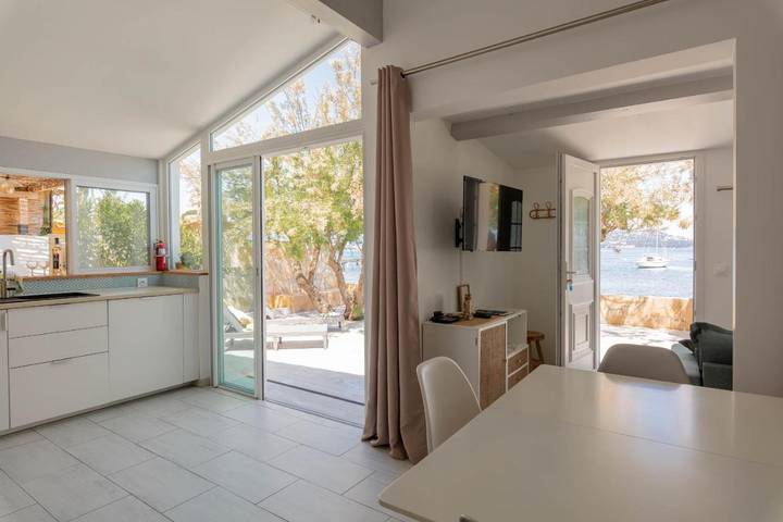 Location de vacances pour 5 personnes, avec vue et terrasse dans Plage de la Madrague (Giens) - 4