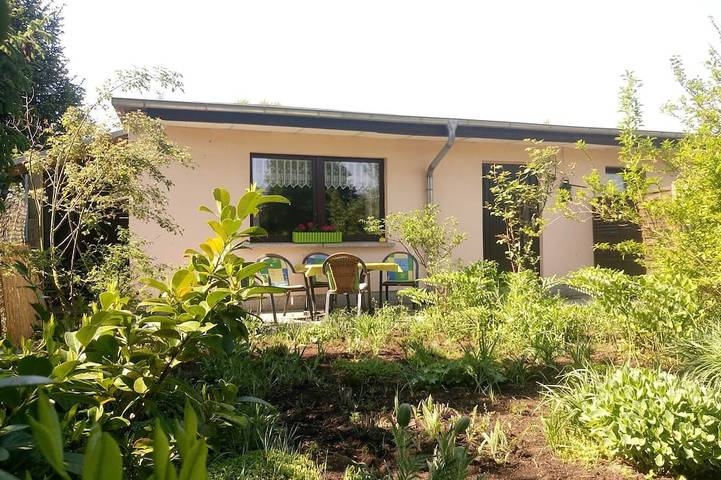 Ferienwohnung für 4 Personen, mit Terrasse und Garten in Grambin