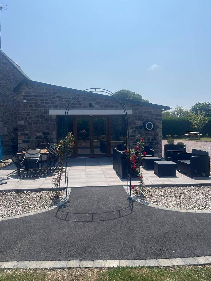 Maison de vacances pour 6 personnes, avec Jacuzzi et Terrasse ainsi que Jardin et Piscine à Plurien