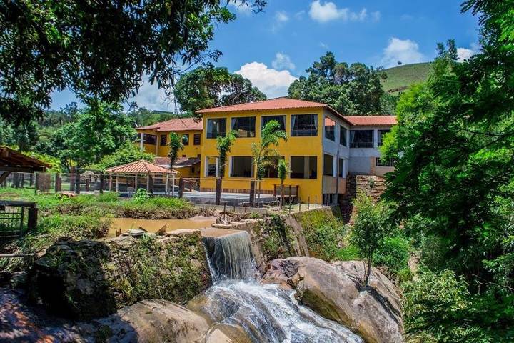 Pousadas para 3 pessoas, com jardim e piscina e ainda vista and sauna em Paty do Alferes