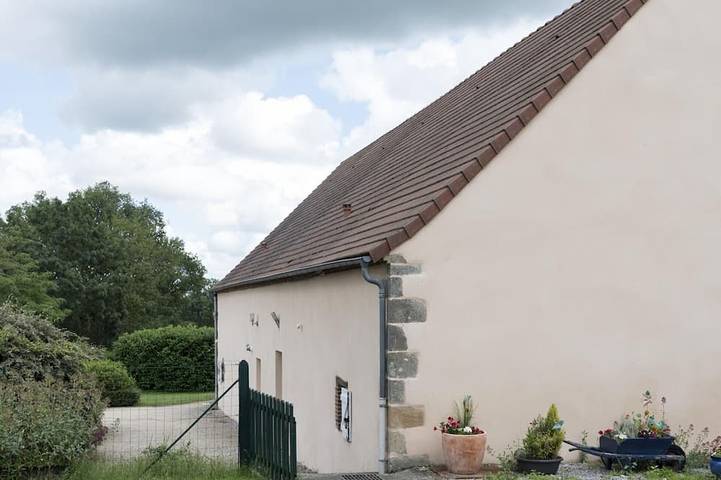 Gîte pour 6 personnes, avec Terrasse ainsi que Jardin et Piscine à Cressanges
