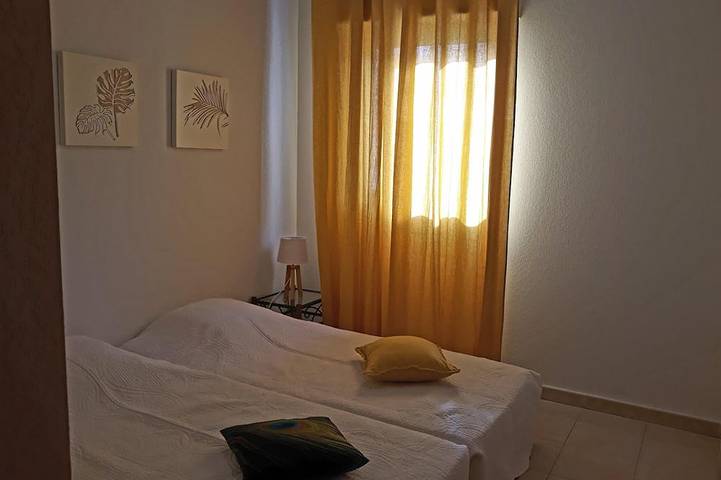 Appartement entier, T3 4P terrasse garage clim wifi plage et commerces à 2 mn in Calvi, Région de Calvi