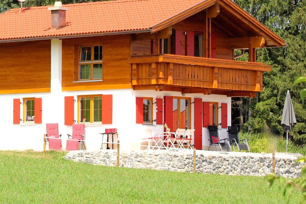 Großes Ferienhaus mit freiem See- und Alpenblick, Boot und viele andere Extras in Lechbruck am See, Bayerisch Schwaben