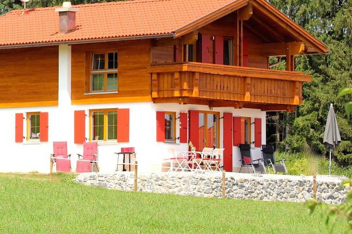 Ferienhaus für 6 Personen, mit Balkon und Terrasse sowie Garten in Lechbruck am See