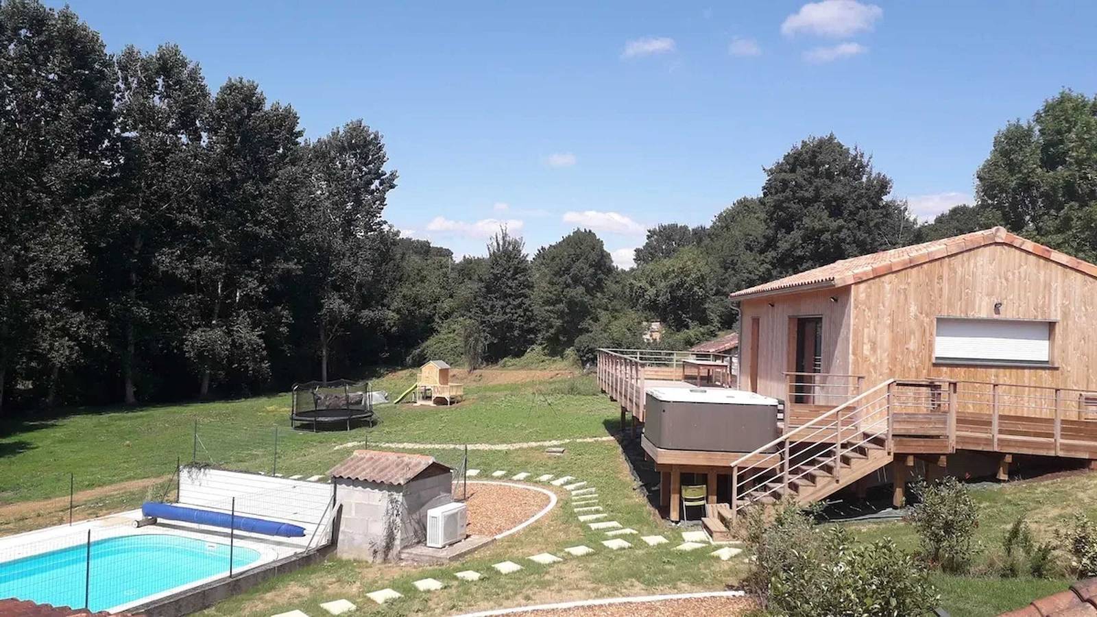 Charmantes Haus mit Pool in Chalandray, 25 m² in Chalandray, Vienne