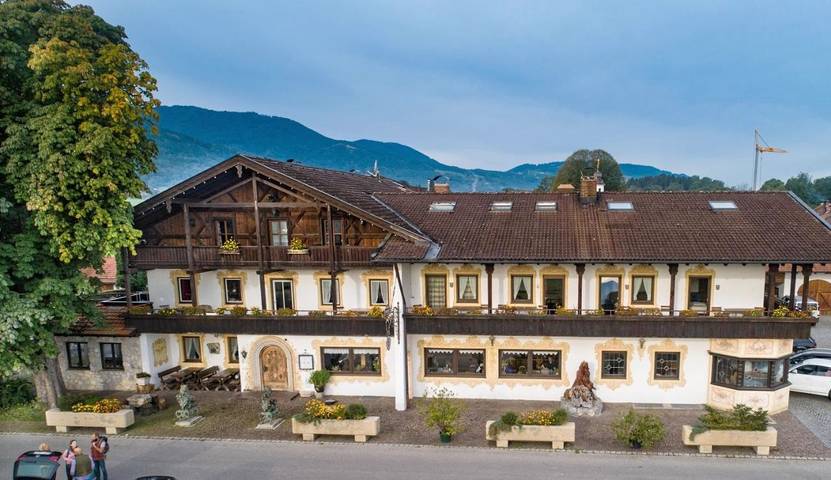 Hotel für 2 Personen, mit Balkon und Terrasse sowie Garten und Ausblick in Raubling