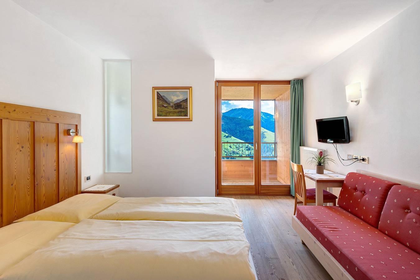 Ganze Wohnung, Ferienwohnung 'B' mit Bergblick, Balkon und Wlan in Rina, Enneberg