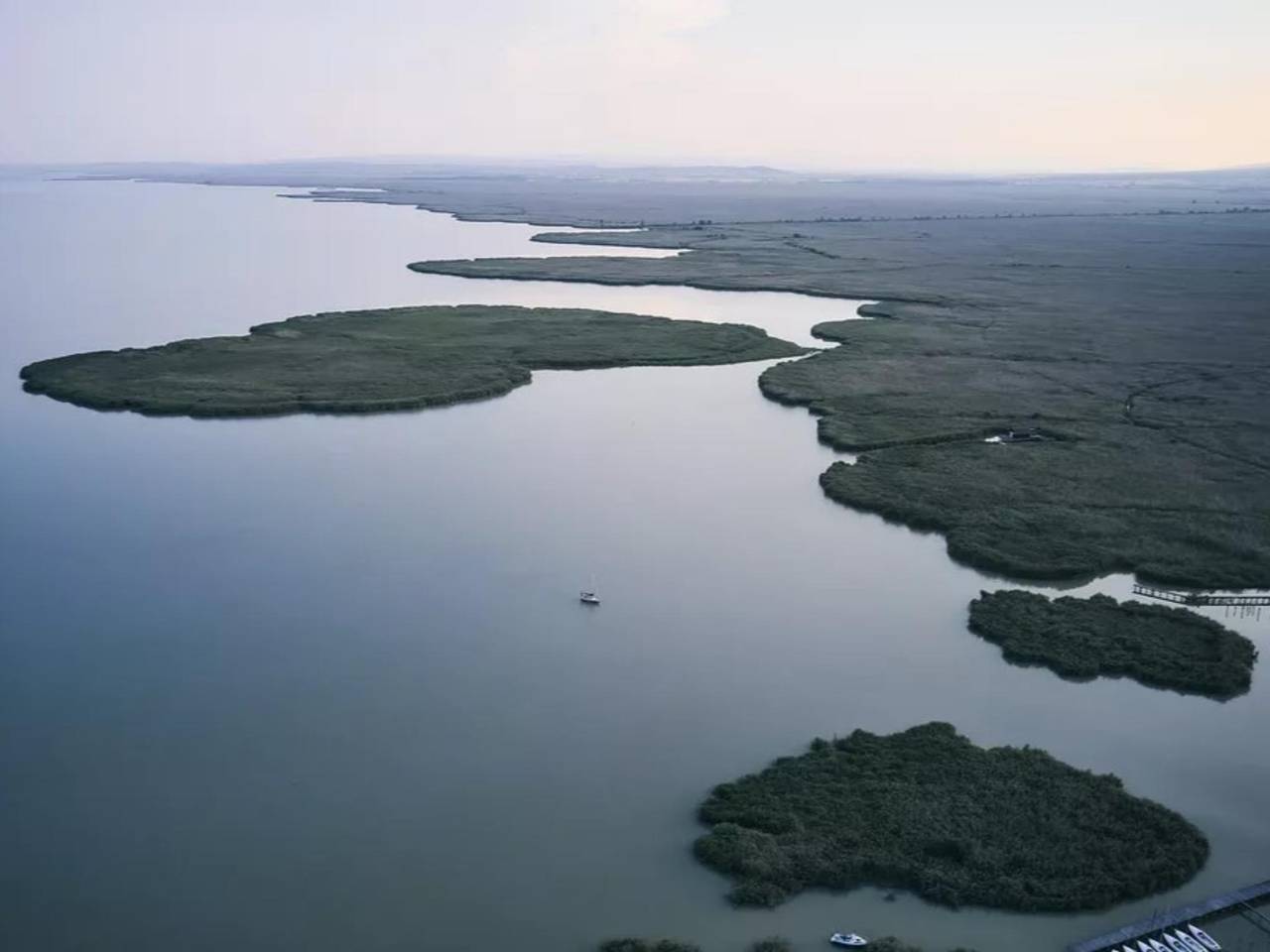 Luxuriöse Guesthouse mit Sauna und Seeblick in Leithaberg
