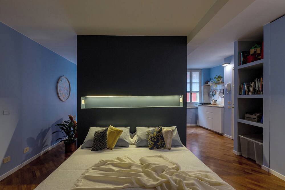 Entire apartment, [Duomo 100m] Cozy studio apartment - strong Wi-Fi in Parma, Parma Province