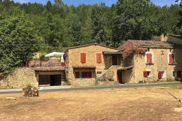 Location de vacances pour 13 personnes, avec terrasse et jardin à Marnac