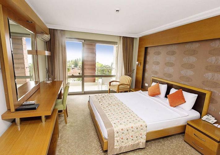 Hotel für 4 Personen, mit Pool und Ausblick sowie Garten in Side