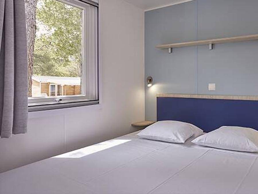 Camping Domaine de la Sainte Baume - Mobilheim 4 personen - Comfort | 2 Schlafz. | 4 Pers. | Erhöhte Terrasse | Klimaanlage in Nans-les-Pins, Brignoles Region