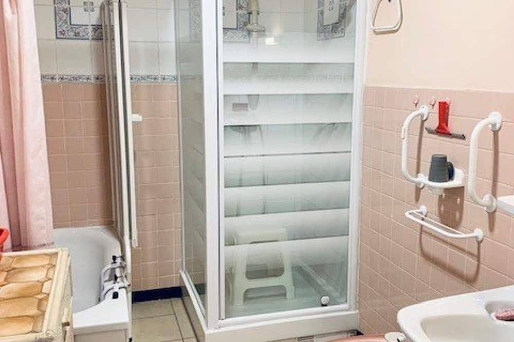 Ganze Wohnung, Gemütliche 68m² Wohnung mit Terrasse, 5 Schlafplätzen, Garage und Wlan in Amélie-les-Bains in Montbolo, Céret und Umgebung