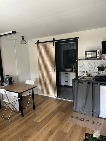 Gîte pour 3 personnes, avec terrasse et vue sur le lac dans Dompierre-sur-Yon