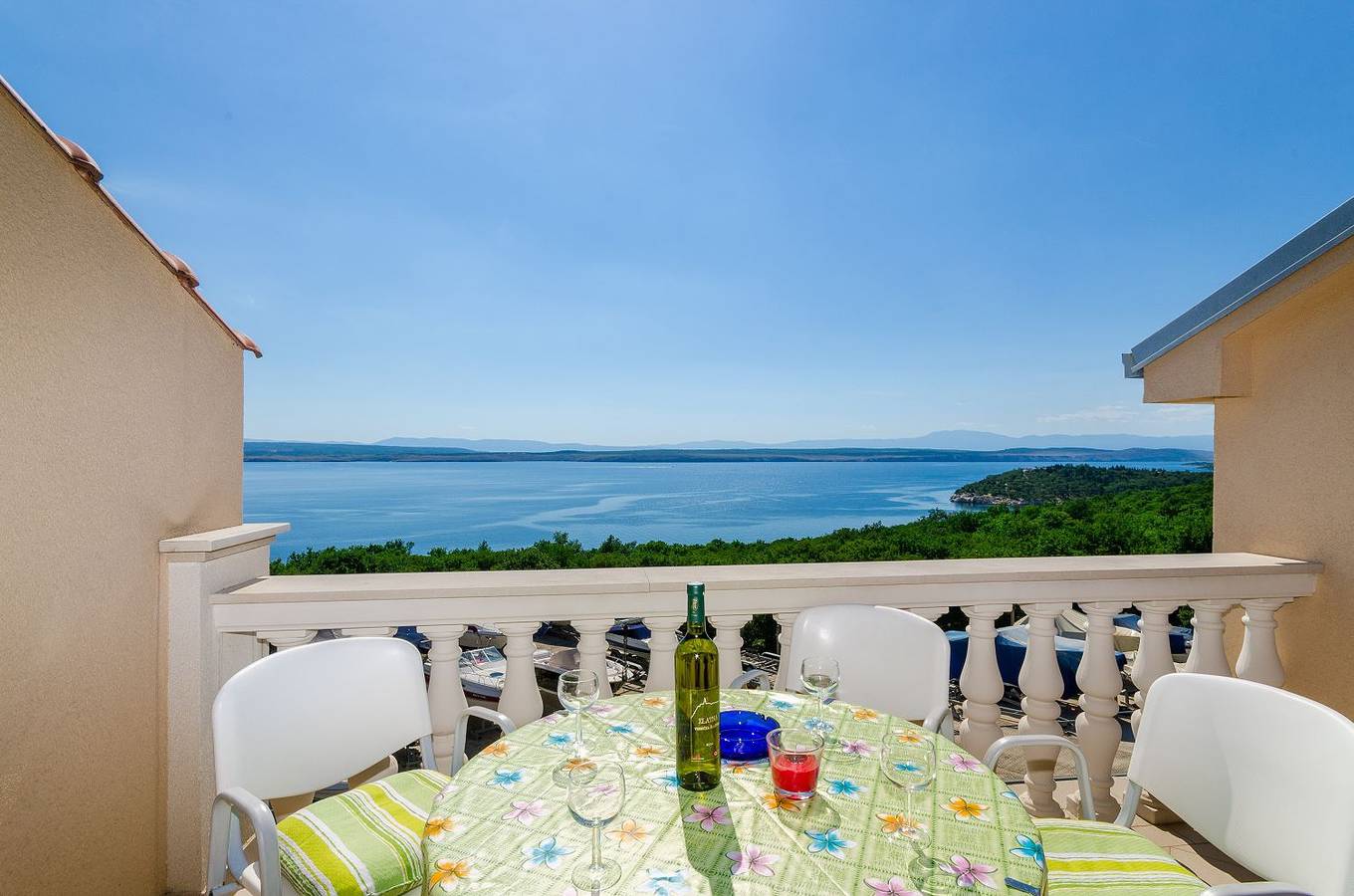 Apartamento inteiro, Cozy Apartment mit atemberaubenden Meerblick, Bbq und nur 500 Meter zum Strand in Dramalj, Condado Litoral-Serrano