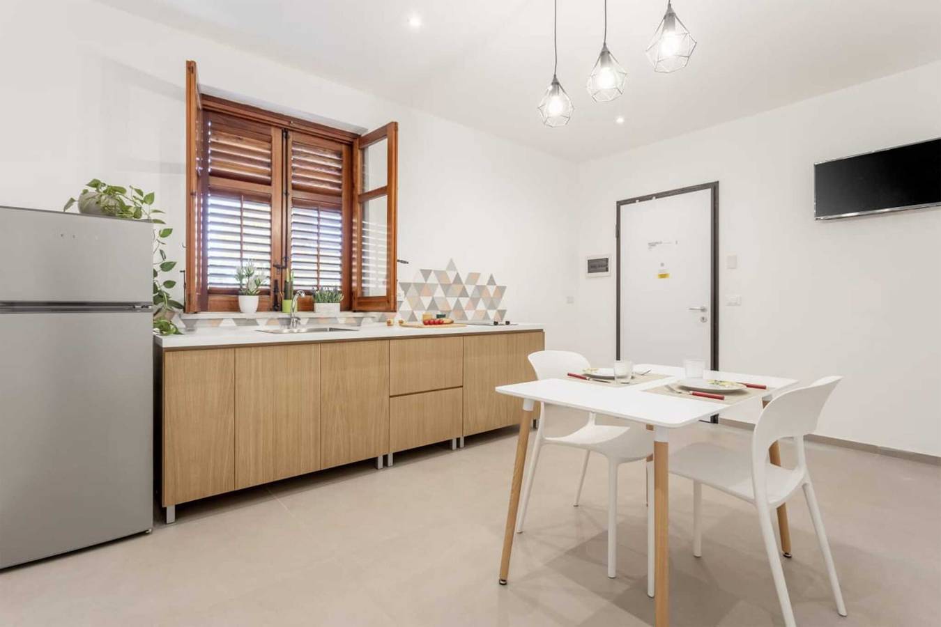 Appartamento intero, Appartamento 'Travel Rooms-Superior Con Terrazza' con vista sulle montagne e aria condizionata in Palermo, Provincia di Palermo