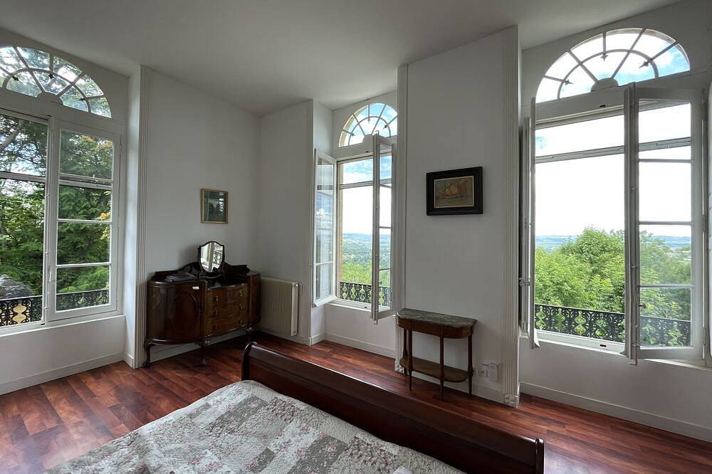 Stunning Apartment in a Chateau, in the Heart of the Dordogne in Strenquels, Lot