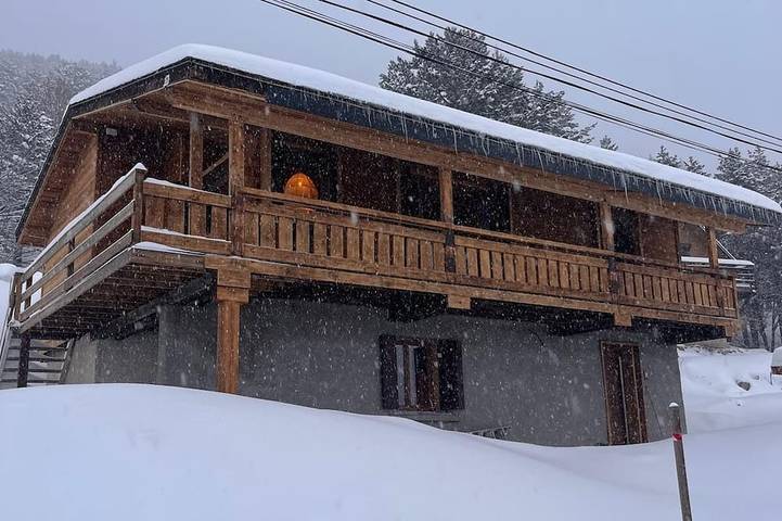Chalet pour 10 personnes, avec jacuzzi à Les Angles