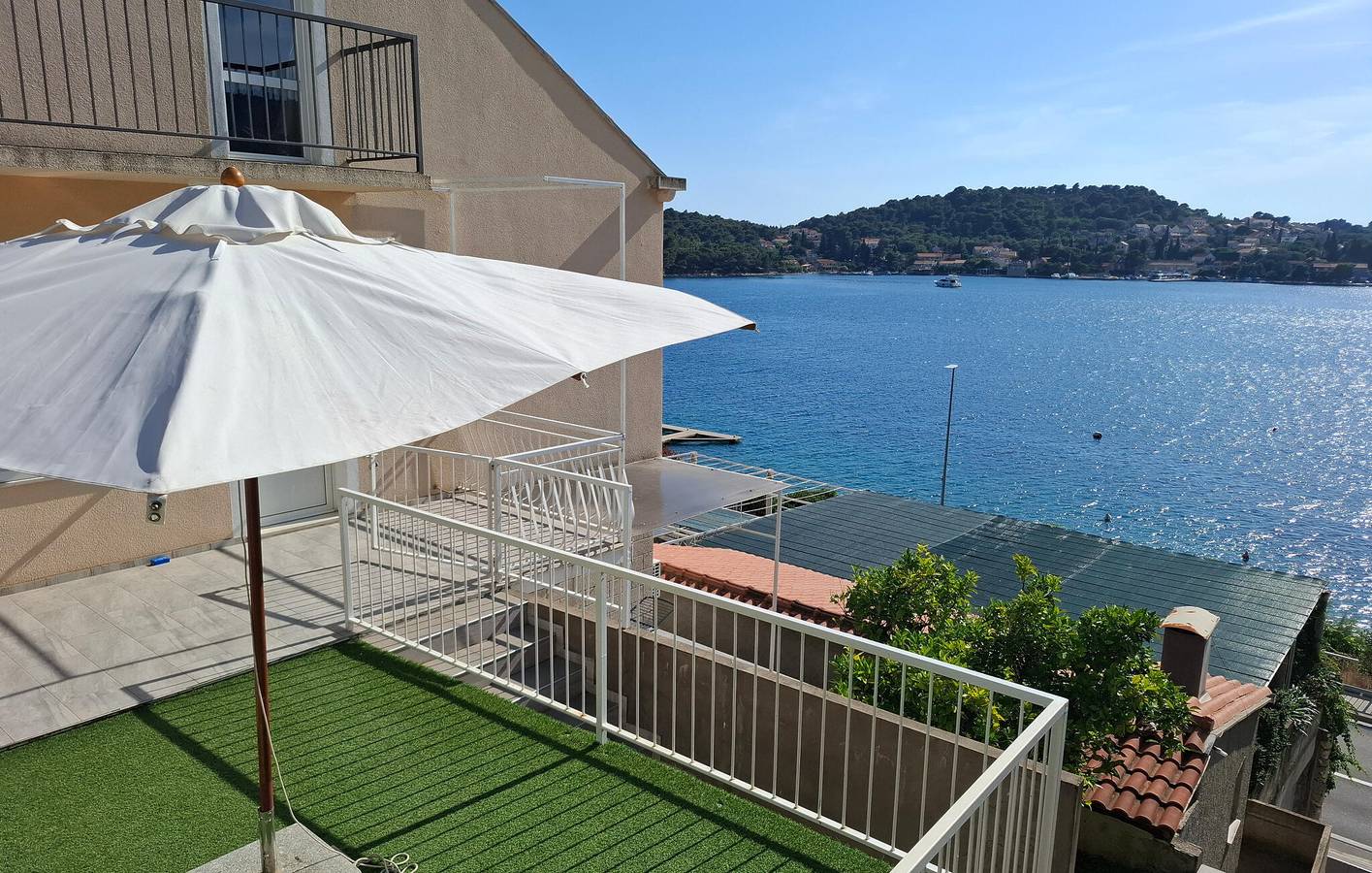 Ganze Ferienwohnung, Apartment mit Meerblick, Terrasse, Parkplatz und WLAN – 600 m zum Strand in Zaton, Grad Dubrovnik