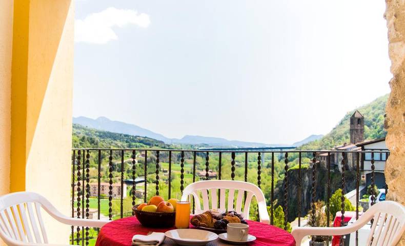 Gîte pour 2 personnes, avec vue et terrasse à Castellfollit de la Roca - 3