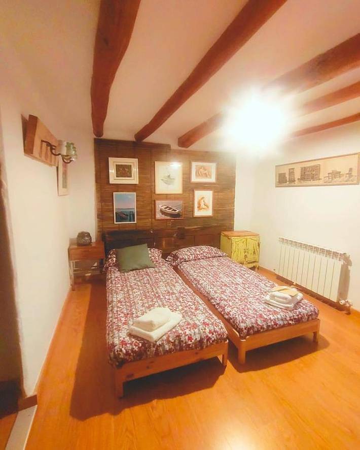 Gîte pour 14 personnes, avec terrasse et vue, animaux acceptés à Benabarre - 3