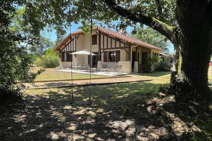 Location de vacances pour 8 personnes, avec Jardin à Lévignacq