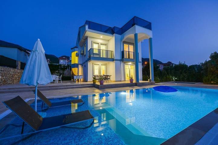 Villa für 8 Personen, mit Balkon und Kinderpool sowie Garten - 1