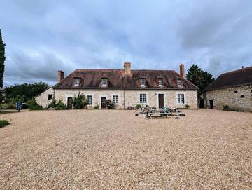 Gîte pour 30 personnes, avec jardin et terrasse à Mouliherne