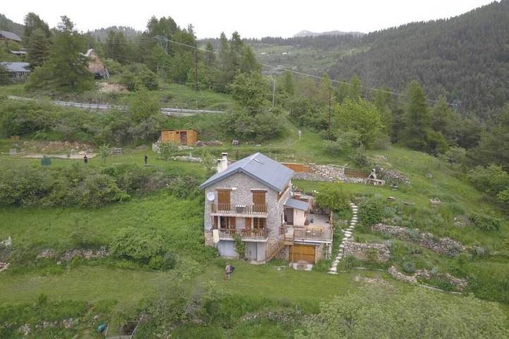 Location de vacances pour 6 personnes, avec Balcon ainsi que Terrasse et Jardin à Roubion