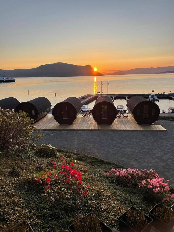 Sleeping barrel lodge Smaken av Ryfylke Event As, drives ikke som hotell in Hjelmeland