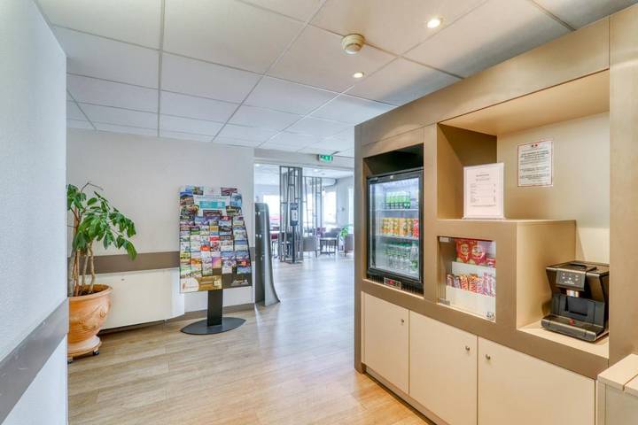 Hôtel pour 3 personnes, avec terrasse et vue à Riom - 2