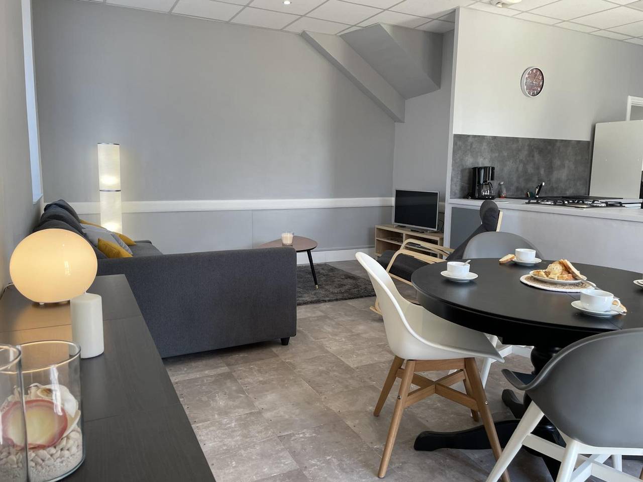 Maison rénovée avec jardin, Bbq, animaux acceptés in La Chabanne, Région de Vichy
