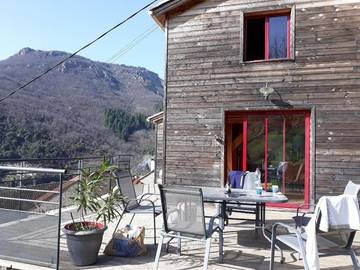 Location de vacances pour 8 personnes, avec vue et jardin à Sainte-Marguerite-Lafigère