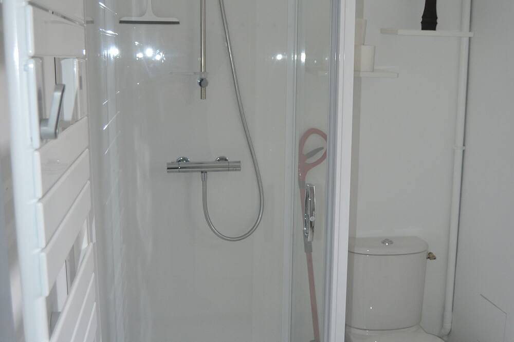 La Tour De Guet 1 appartement indépendant. in Lumigny-Nesles-Ormeaux, Seine-et-Marne