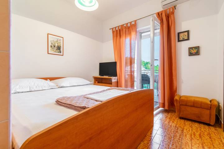 Ferienwohnung für 8 Personen, mit Balkon/Terrasse, mit Haustier in Krvavica - 4